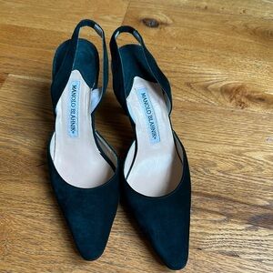 Manolo Blahnik Carolyne 50 Green Suede Slingback Heels